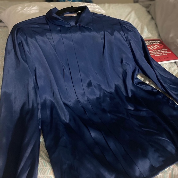 Kristen Blue Blouse 💙 willow Ridge bundle 💚2 for 1 price $$ - Picture 4 of 12